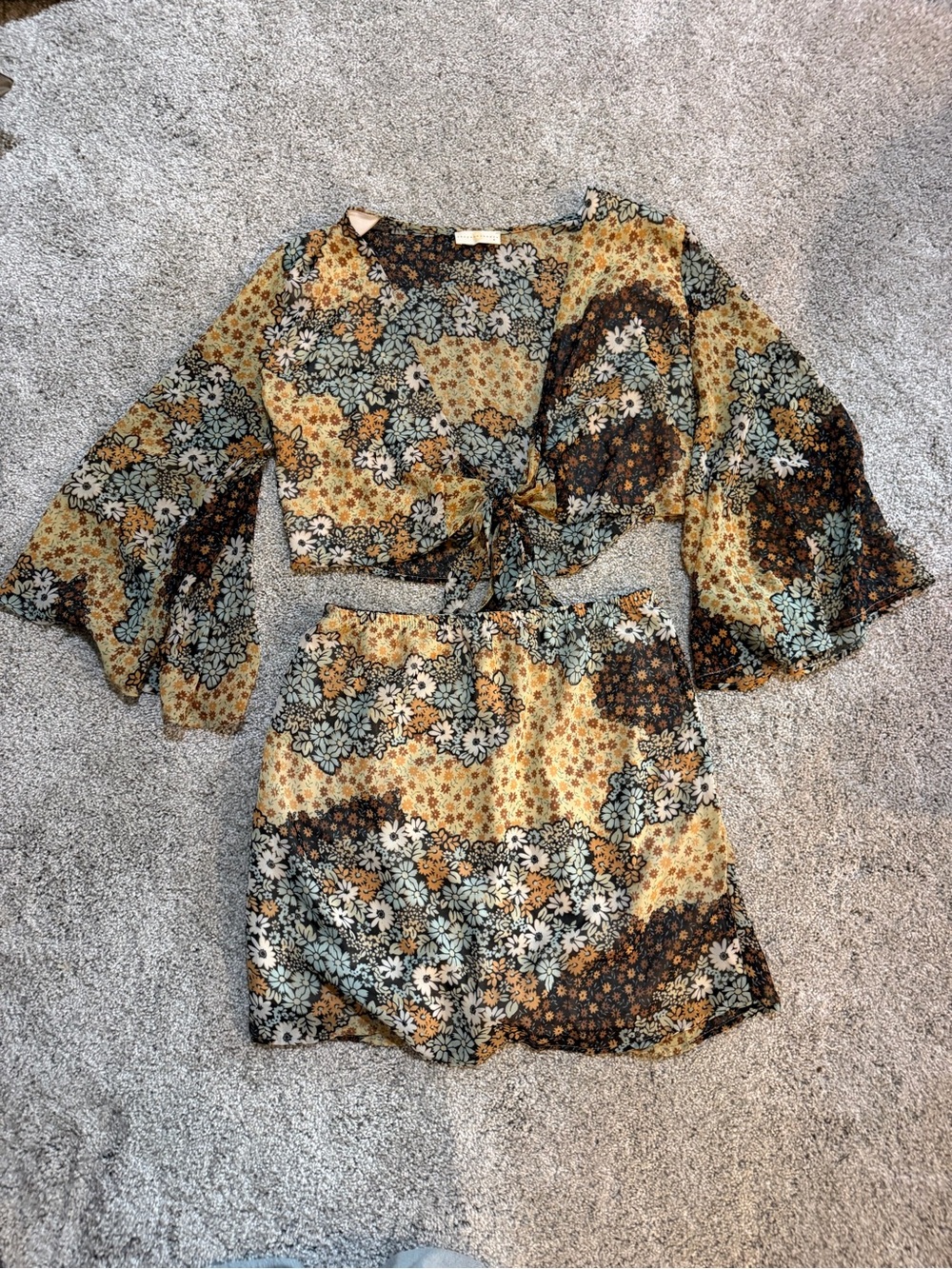Chrysanthemum Floral Tie-Front Top and skirt set size m